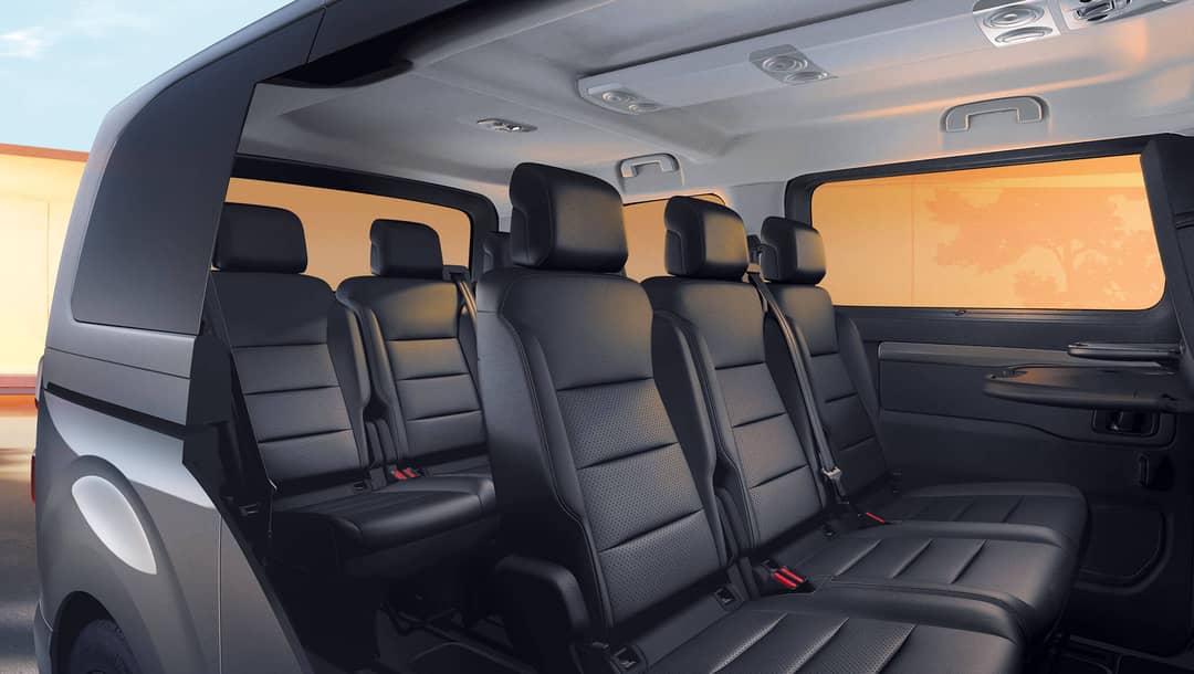 AVIS_Peugeot-traveller-interior.jpg
