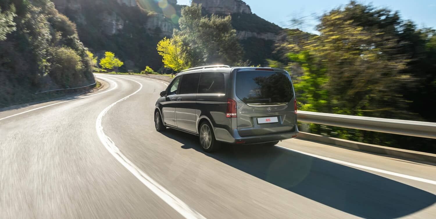 viacmiestne-auto-mercedes-v